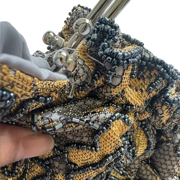 Unbranded Vintage Style Elegant Gold and Black Lace Kisslock Evening Clutch - Picture 9 of 10